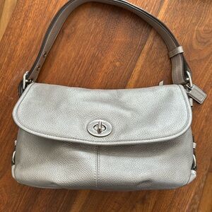 Coach Purse, Leather shoulder Bag Silver Pebbled Leather Metallic crossbody